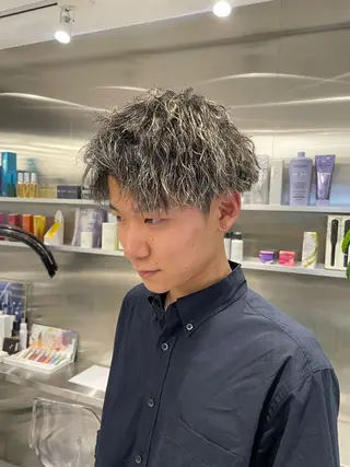 ショート カラー パーマ メンズ カラーモデル⚡️ REONのヘアスタイル