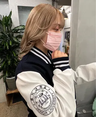 ミディアム 垢抜けハイトーン×ブ ロウリストAZUKIのヘアスタイル