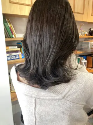 ミディアム roka ノゾミのヘアスタイル