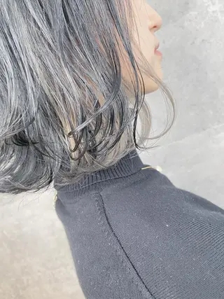 ミディアム カラー _WHITE 天王寺のヘアスタイル