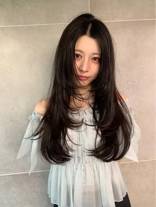 セミロング THE./ブリーチ 透感カラー/髪質改善のヘアスタイル