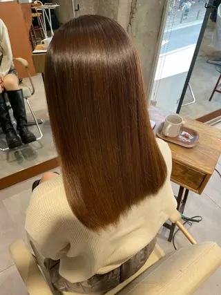 ミディアム esse大阪茶屋町店所属・レイヤーカット 新井田陽寿のヘアスタイル