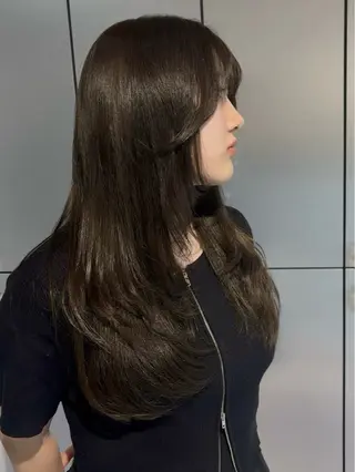 カラー VIVIE Shionのヘアスタイル