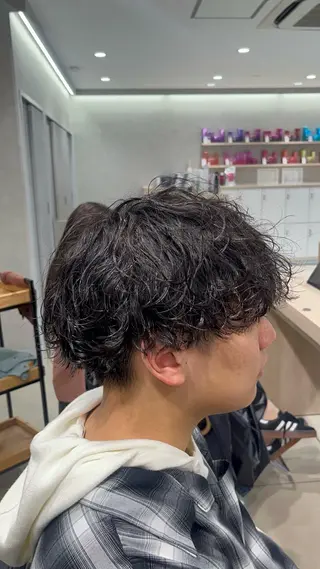 パーマ メンズ 巖本 真希のヘアスタイル