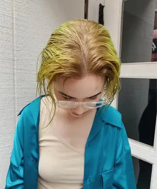 ショート カラー 束所属・毛流れセンターパート Sakiのヘアスタイル