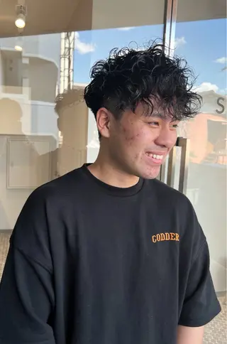 ショート パーマ メンズ 樋野 亮のヘアスタイル