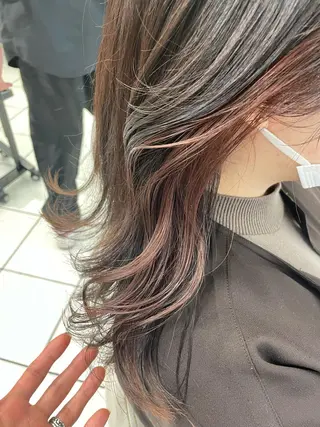 ミディアム カラー アートディレクター 尾内 友美のヘアスタイル