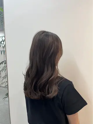 ミディアム neaf 六本木店所属・六本木🫧ハイライト 望月彩音のヘアスタイル