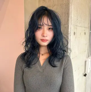 セミロング SOL.所属・ハイトーンカラー/デ ザインカラー中川竜斗のヘアスタイル