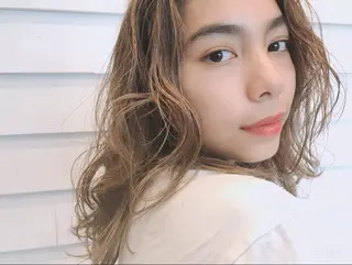 ミディアム sand&rose所属・逗子、パーマスタイル ナオイカイラのヘアスタイル