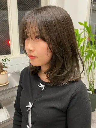 ミディアム カラー ヒガシ サヨのヘアスタイル