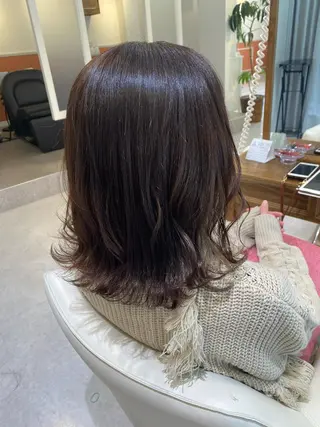 ミディアム カラー 梛木 唯のヘアスタイル