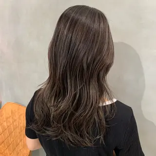 セミロング カラー 🫧オリーブ/赤み消 し/暗髪🫧野本麗奈のヘアスタイル