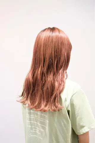 セミロング カラー ワタナベ テルマサのヘアスタイル