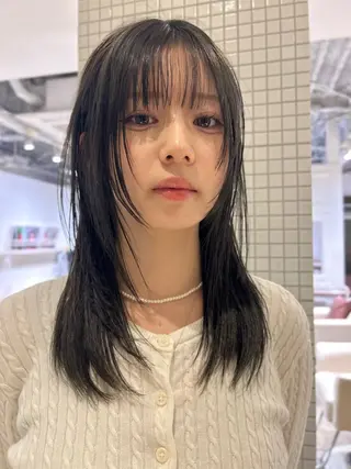 セミロング カラー HOLIDAYS はなのヘアスタイル