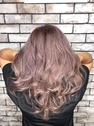 ミディアム カラー 西口徒歩20秒 寒色 カラーミディアムヘアのヘアスタイル