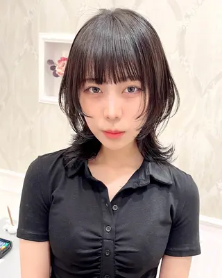 ミディアム 大阪ウルフカット 🐺デザインカラーのヘアスタイル