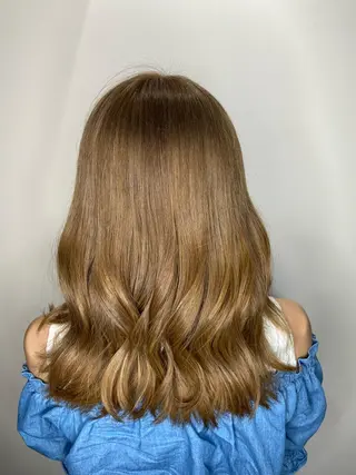 セミロング カラー ハイトーンカラー 🦋yuri🦋のヘアスタイル