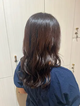 ミディアム 鈴木 彩香のヘアスタイル