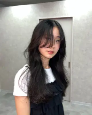 ロング Hz所属・Hz/金子 亮/レイヤーカットのヘアスタイル