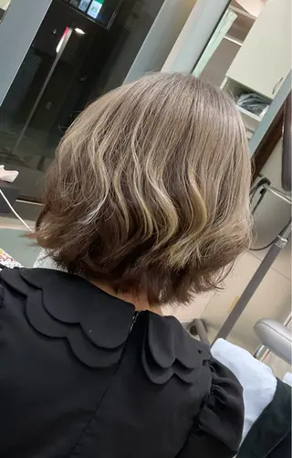 ショート カラー au美容室所属・au栄矢場町 水素髪質改善Tのヘアスタイル