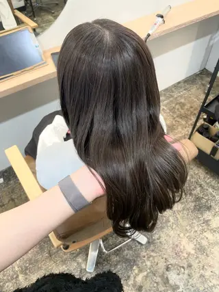 ロング カラー 梅田グレージュ /色っぽカジュアルのヘアスタイル
