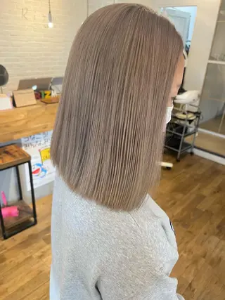 ミディアム カラー sio.nail&eyebrow salon shimokitazawa2号店所属・nailist mana𖤐´-のネイルデザイン