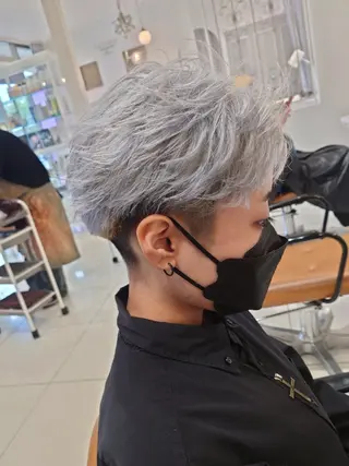 メンズ 新潟ハイトーンカラー NO.1✨ 小川 巧のヘアスタイル