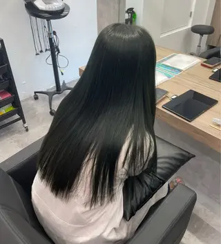 ロング カラー Nail &Beauty by UNO伊勢原所属・COCO .のヘアスタイル