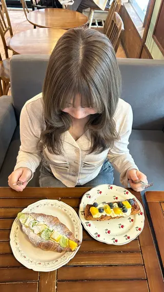 セミロング Lomalia Yuuka/42🩵のヘアスタイル