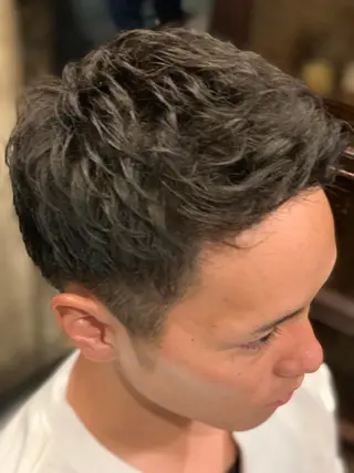 ショート パーマ メンズ 杉本 和大のヘアスタイル