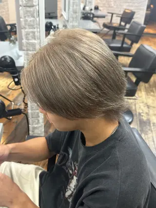 カラー メンズ ブリーチカラー💙 𝗠𝗜𝗞𝗨のヘアスタイル