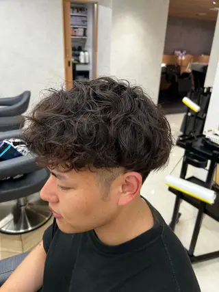 ミディアム パーマ メンズ 🪐メンズ特化 ヤマクラ　タイキのヘアスタイル