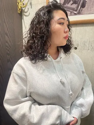 ミディアム パーマ BRIDGE所属・透明感カラー/パーマ hitomiのヘアスタイル