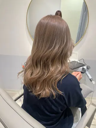 カラー Eleanor Ayaのヘアスタイル