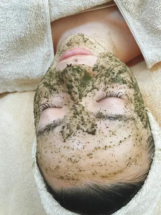 ニキビ毛穴改善 🌿ハーブピーリングのエステ・リラクイメージ