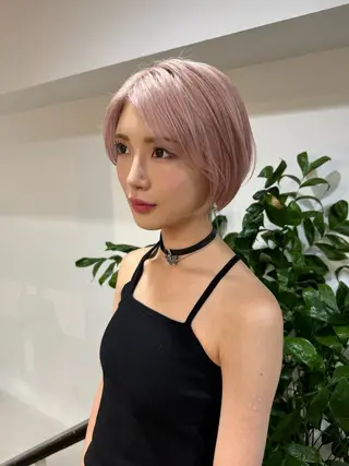 ショート ⭐ハイトーンブリーチ ミルクティーピンクのヘアスタイル