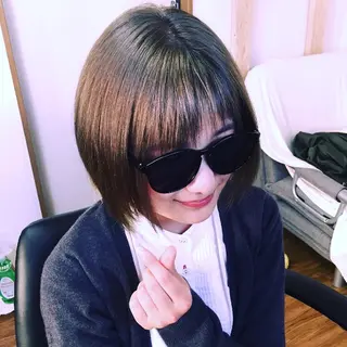 ショート カラー じょん 。のヘアスタイル