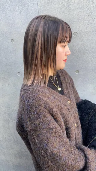 ミディアム まお♡レイヤーカット 耳ツボジュエリーのヘアスタイル