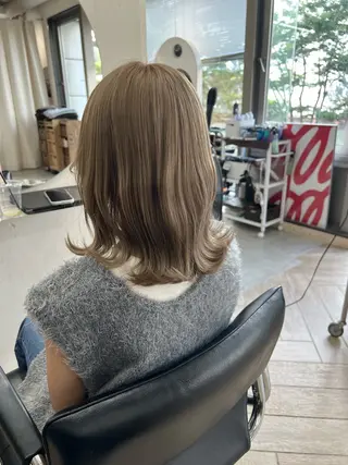 ミディアム カラー ベージュ/グレージュ 新潟/万代/井上佑のヘアスタイル