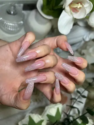 ネイル U·Mi nail salon所属・U·MI 長さ出し専門店のネイルデザイン