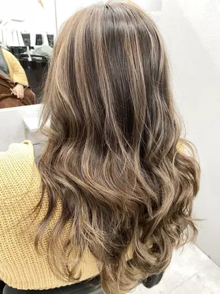 ロング ミルクティーカラー 🌈店長クボのヘアスタイル