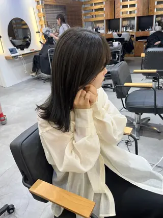 セミロング ブリーチなしカラー /ベージュカラーのヘアスタイル