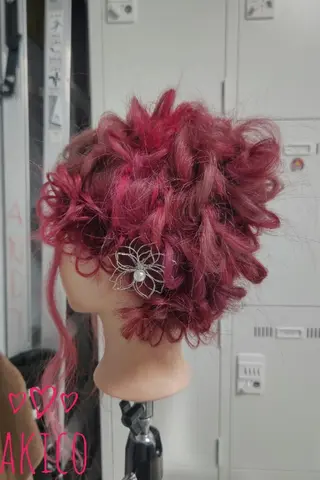 ロング カラー ヘアアレンジ LUXBE GALLERY なんば駅前店所属・ラックスビーギャラリ ー AKICOのヘアスタイル