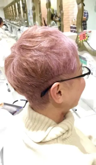 ショート カラー 松吉 純平のヘアスタイル