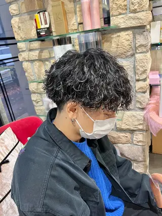 ショート カラー パーマ メンズ ﾎｯﾄﾍﾟｯﾊﾟｰ に移行中【かな】のヘアスタイル