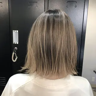 ミディアム カラー i  plus＋所属・髪質改善で 憧れの潤艶美髪にのヘアスタイル