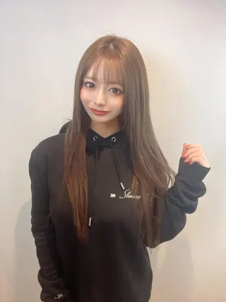 ロング アールバイニーナ所属・R by NINA アールバイニーナのヘアスタイル