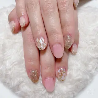 ネイル The Best Beauty受付担当のヘアスタイル