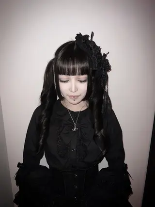 ロング AIRA/ブリーチ /透明感カラーのヘアスタイル